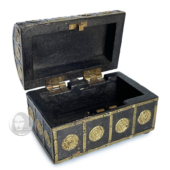 Trinket Box Wooden Pirate Chest Hinged Top Jewelry Box Gold Brown Vintage - Picture 1 of 10